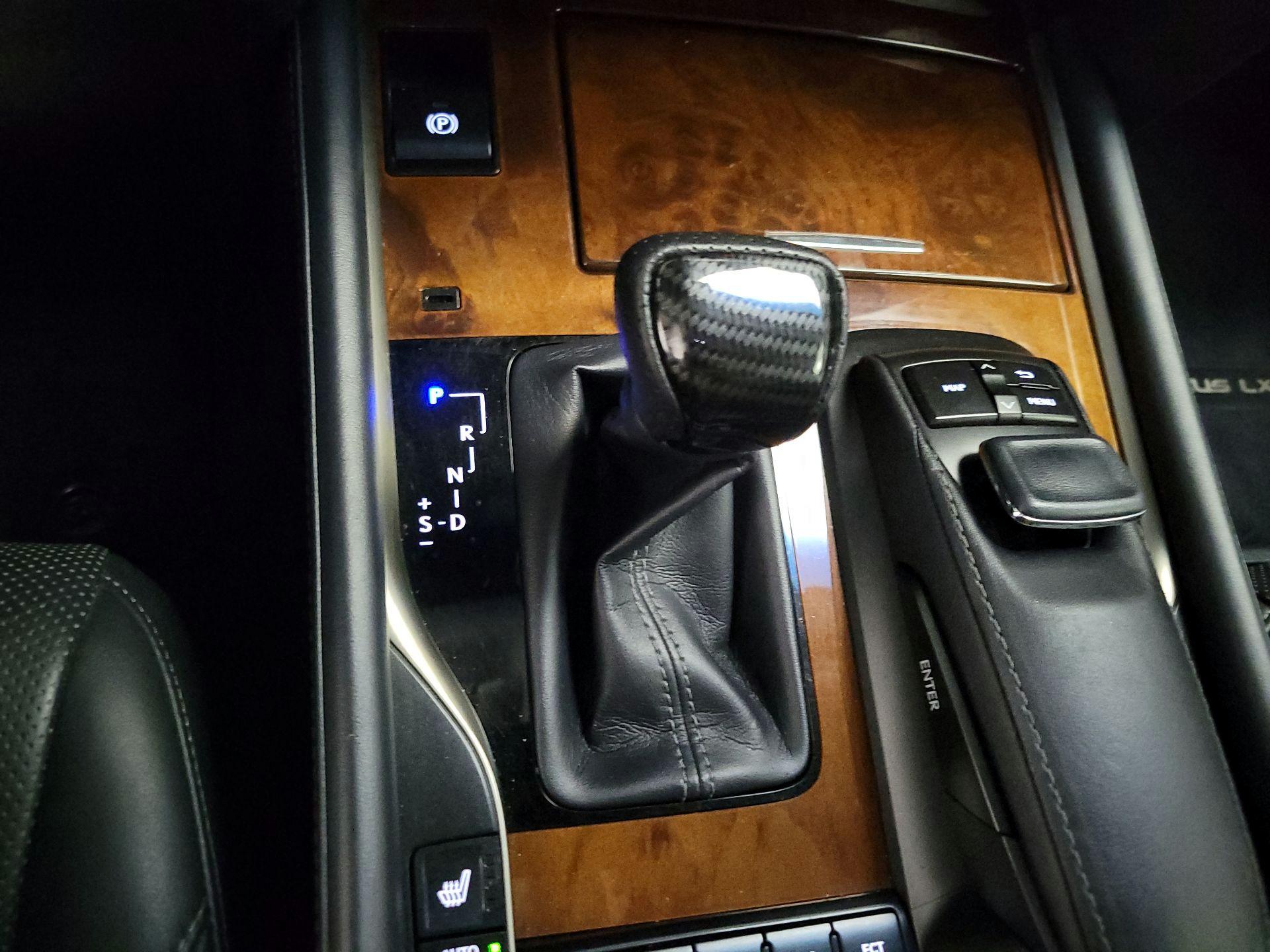 Thumbnail: 2019 Lexus LX - 18