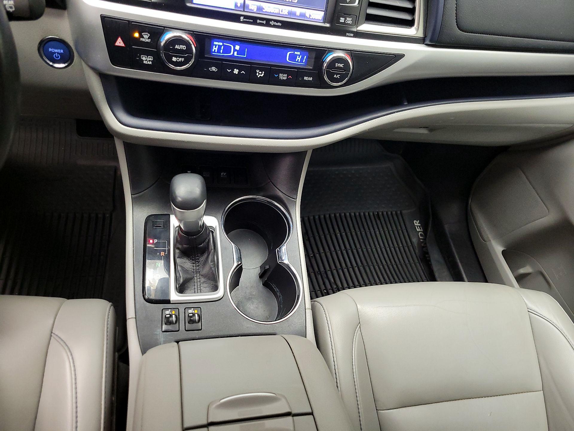 Thumbnail: 2019 Toyota Highlander - 17