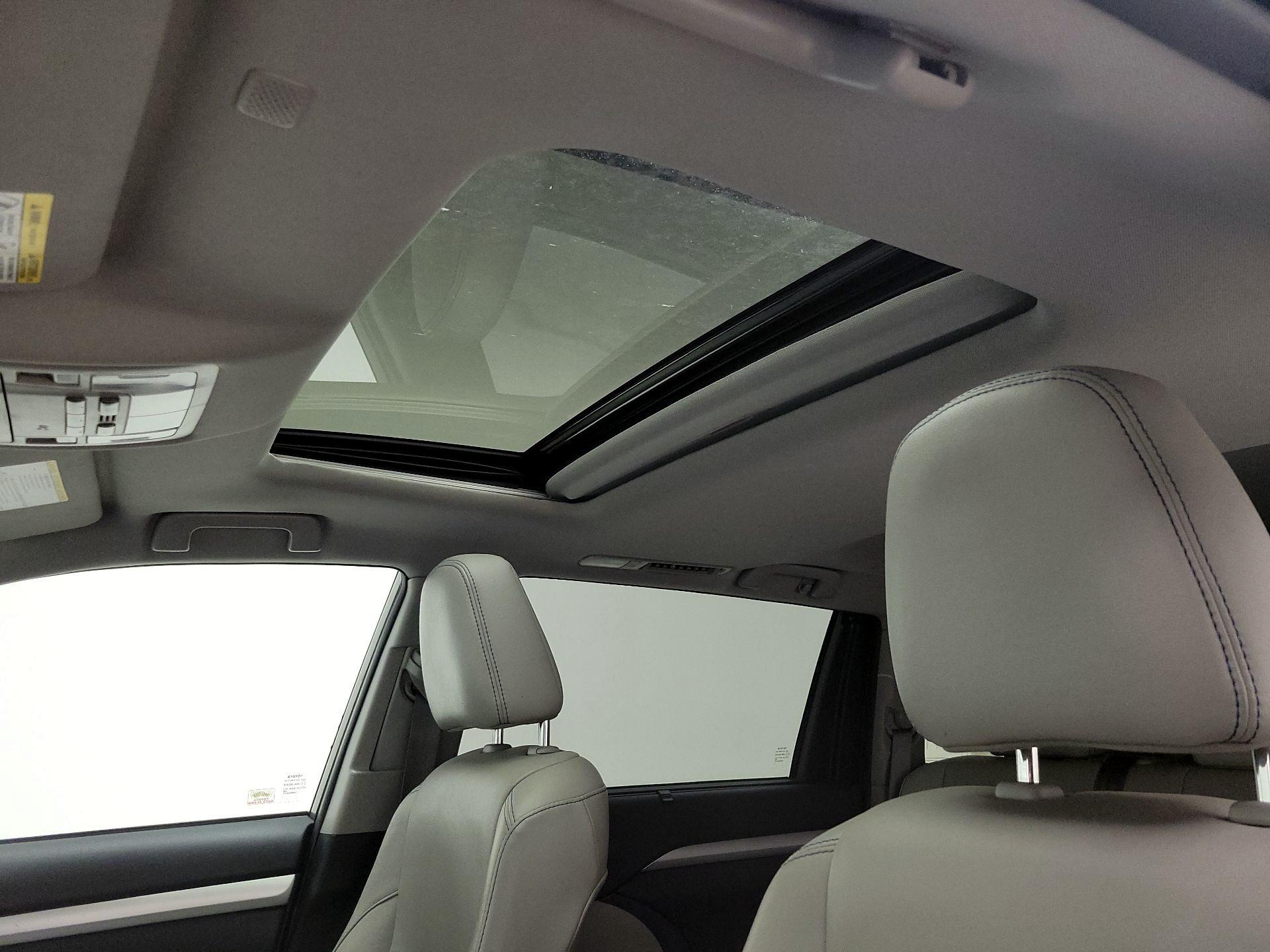 Thumbnail: 2019 Toyota Highlander - 19