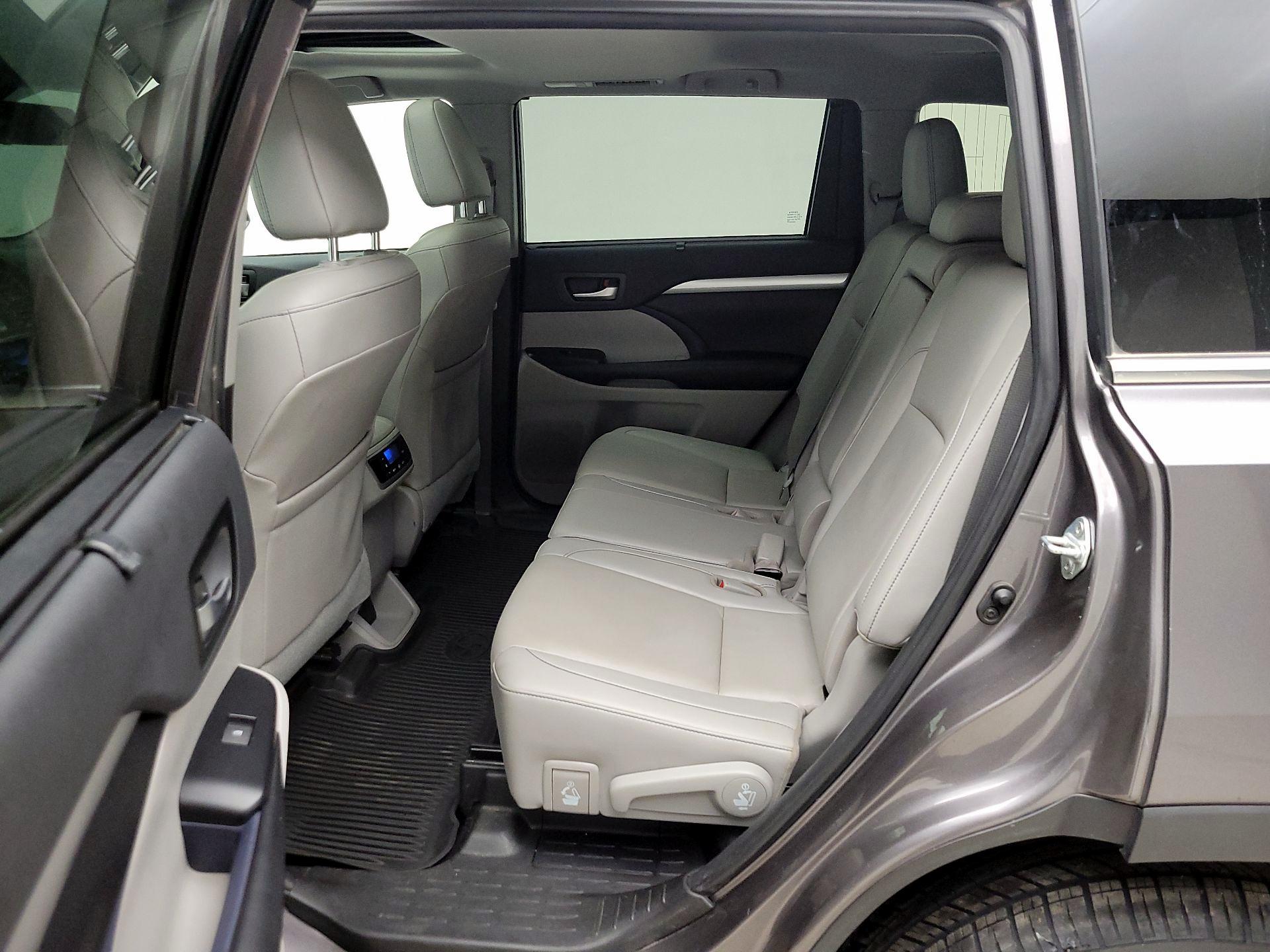 Thumbnail: 2019 Toyota Highlander - 20