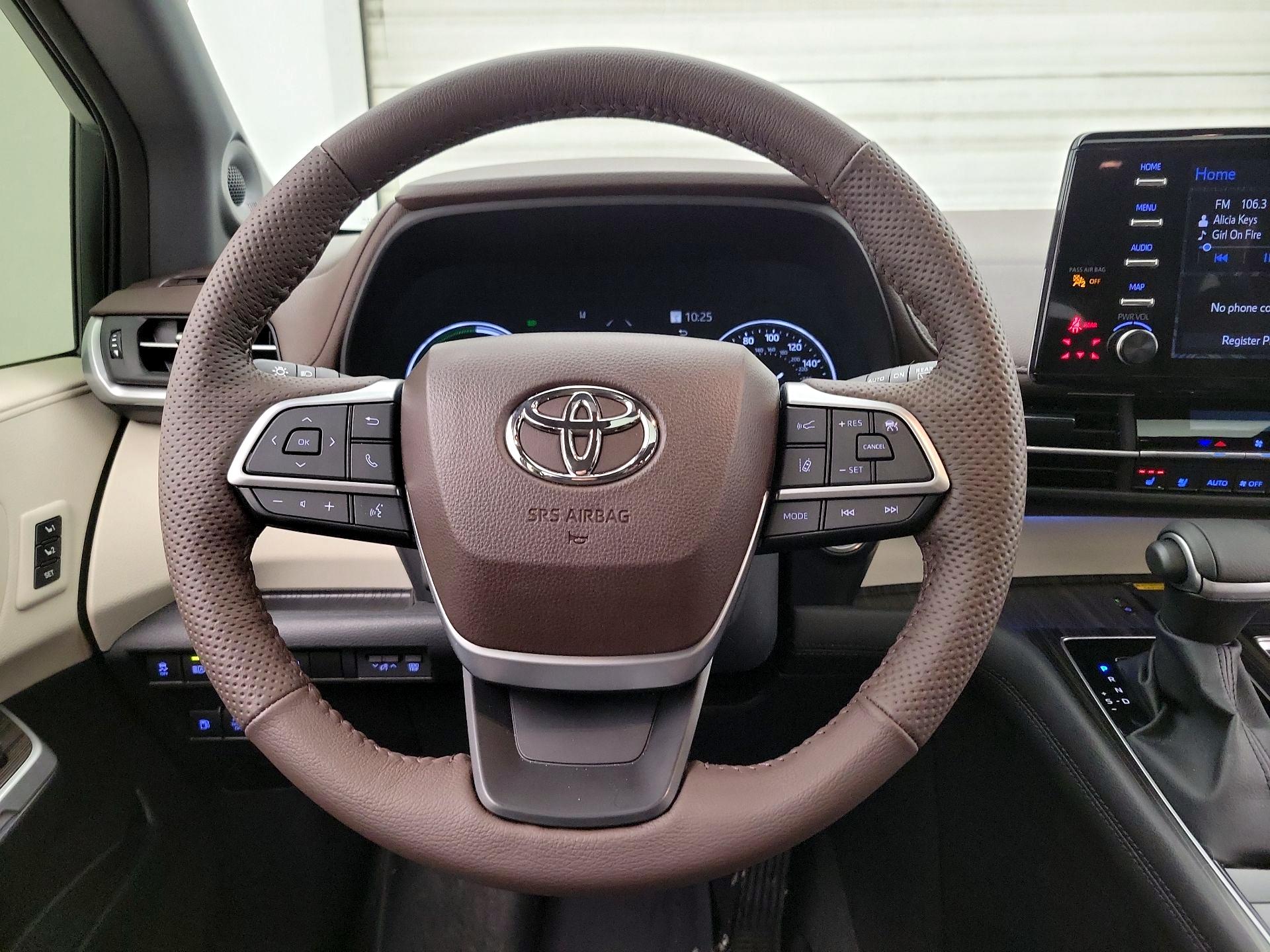 Thumbnail: 2024 Toyota Sienna - 10