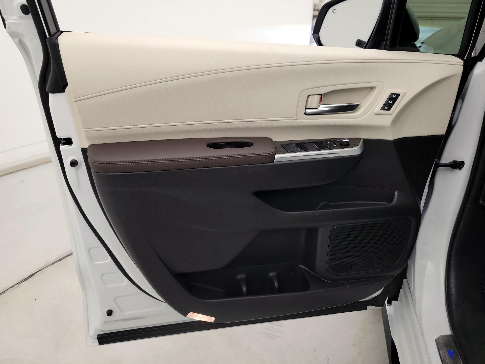 Thumbnail: 2024 Toyota Sienna - 12