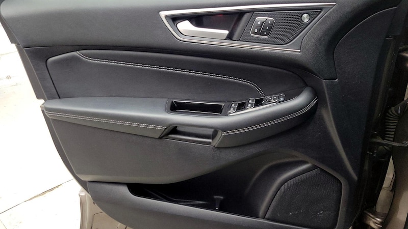 2019 Ford Edge Titanium 12
