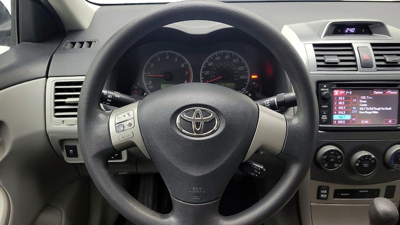 2013 Toyota Corolla LE 10