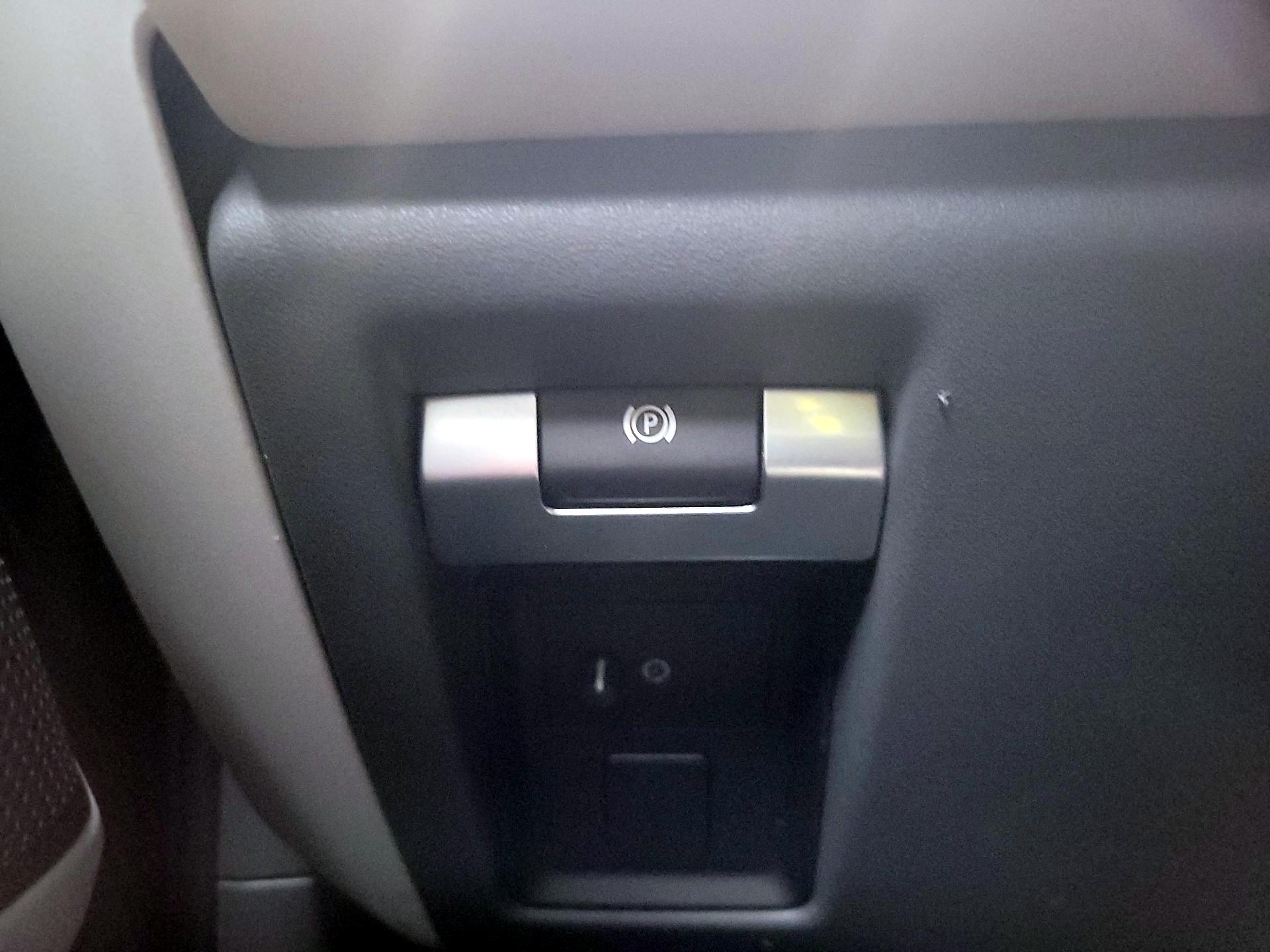 Thumbnail: 2021 Land Rover Defender - 13