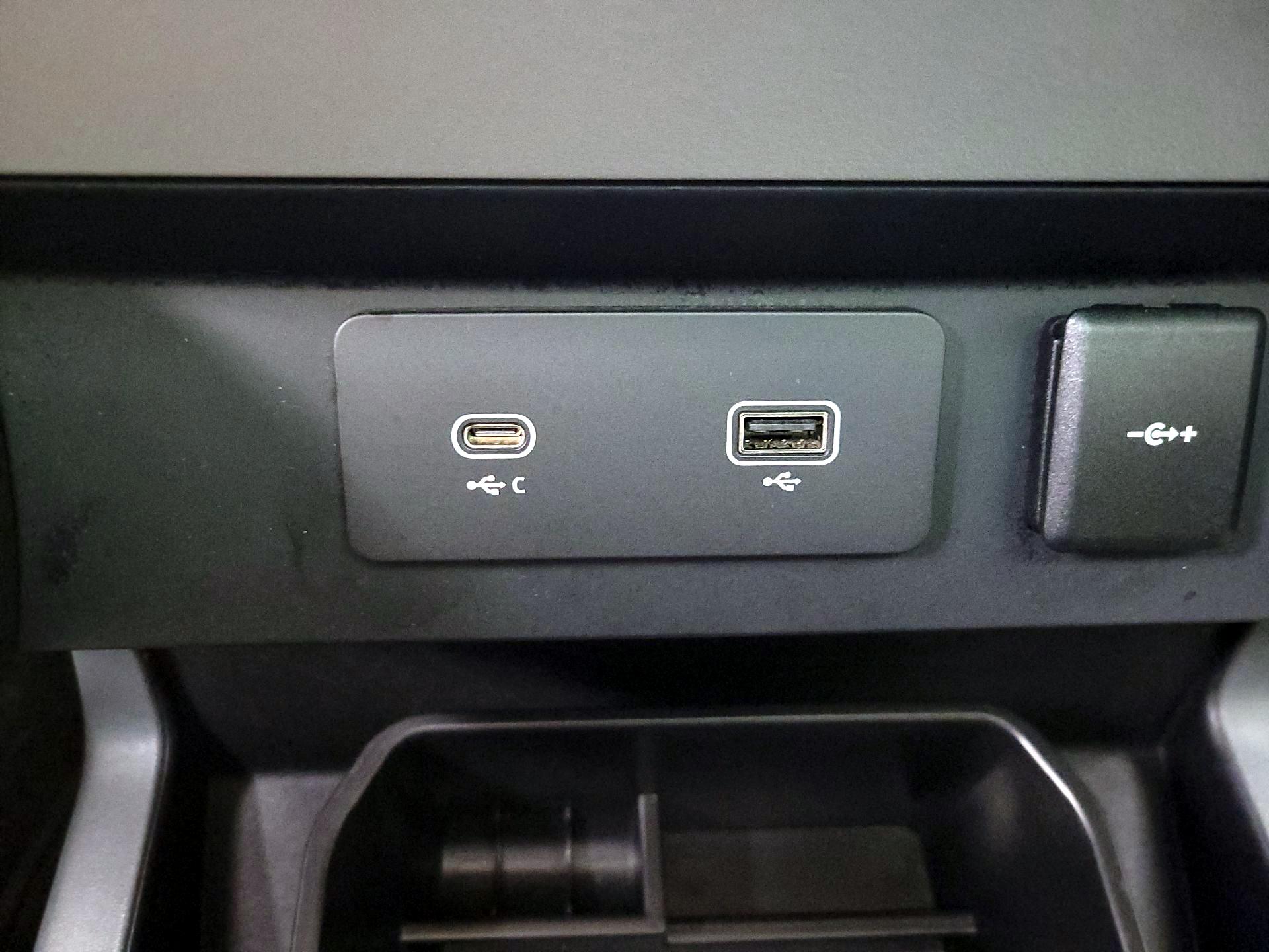 Thumbnail: 2021 Land Rover Defender - 19