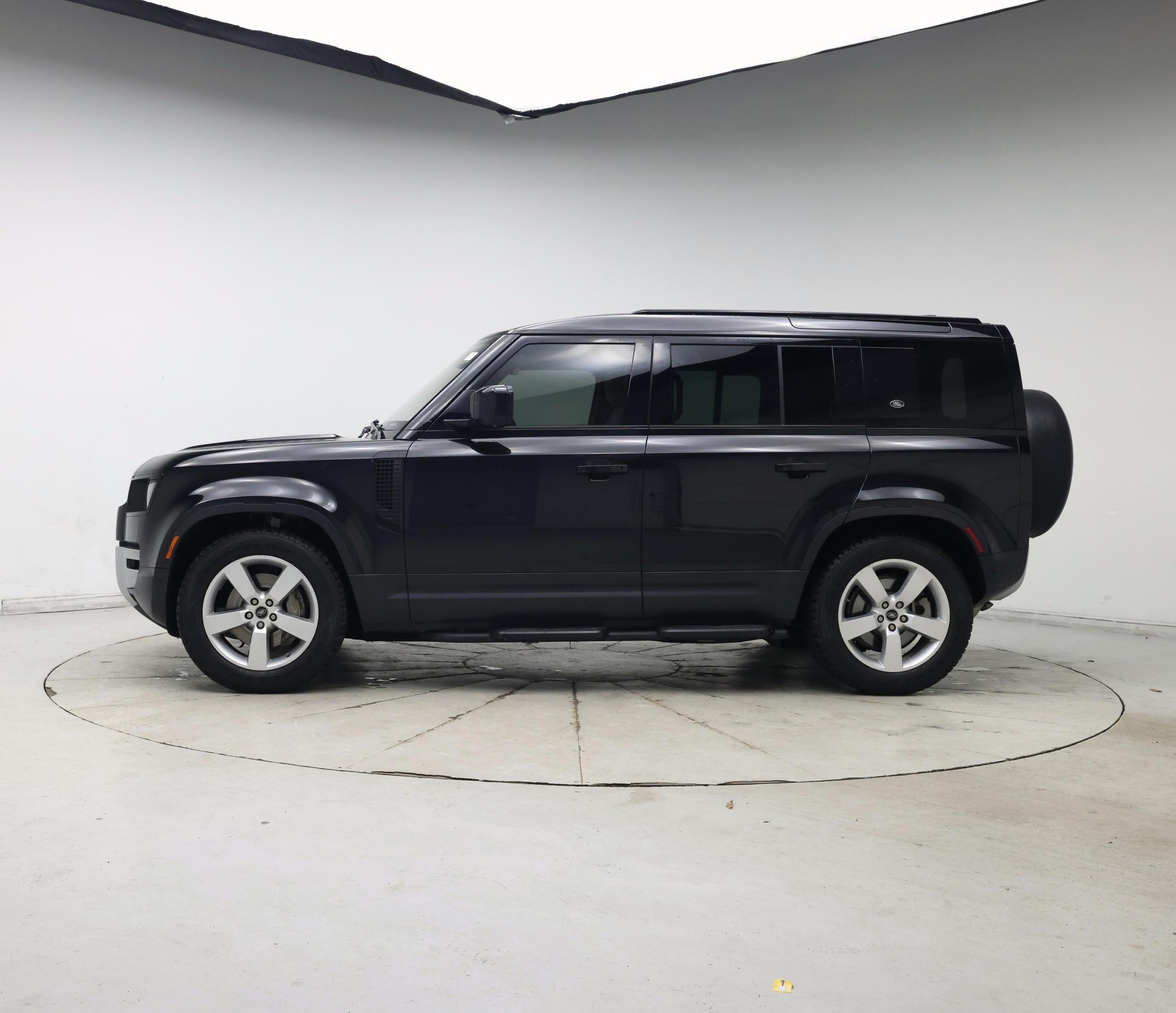 Thumbnail: 2021 Land Rover Defender - 3