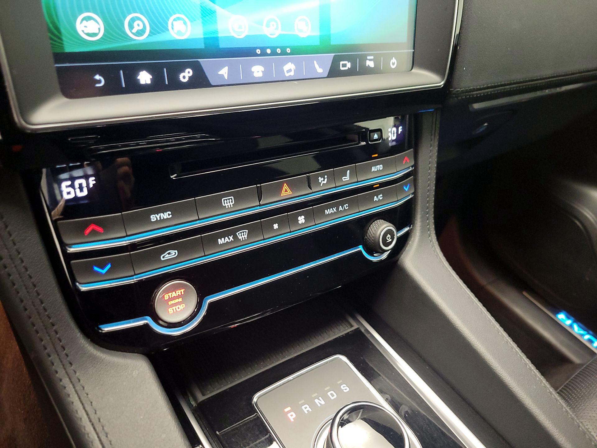 Thumbnail: 2020 Jaguar F-Pace - 17