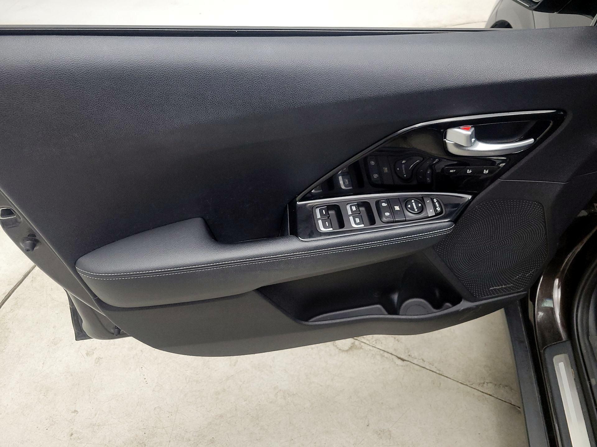 Thumbnail: 2017 Kia Niro - 12