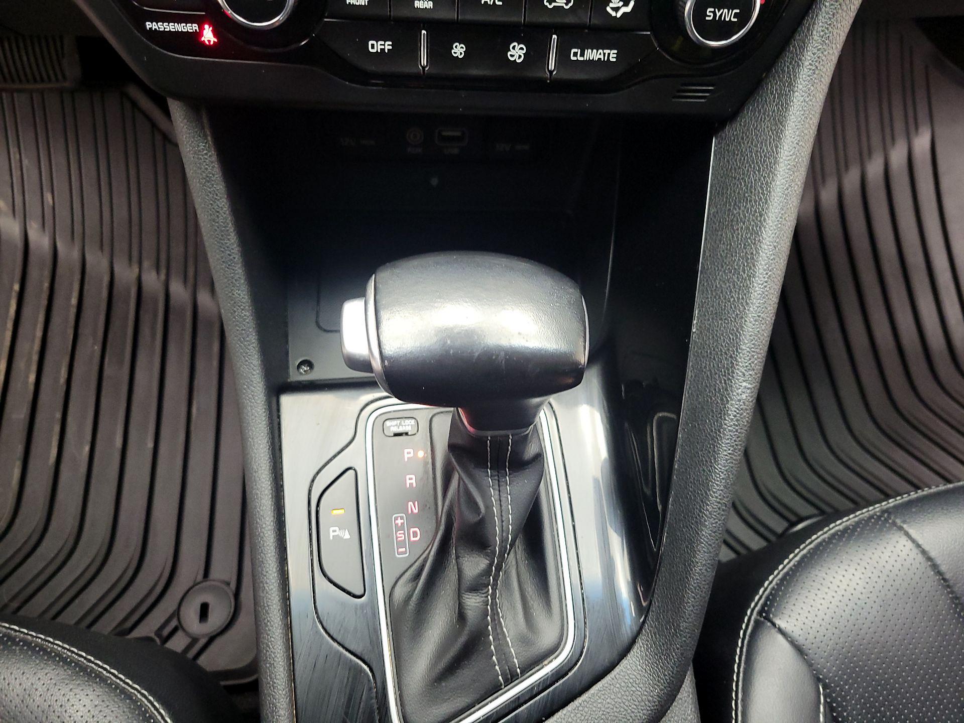 Thumbnail: 2017 Kia Niro - 18