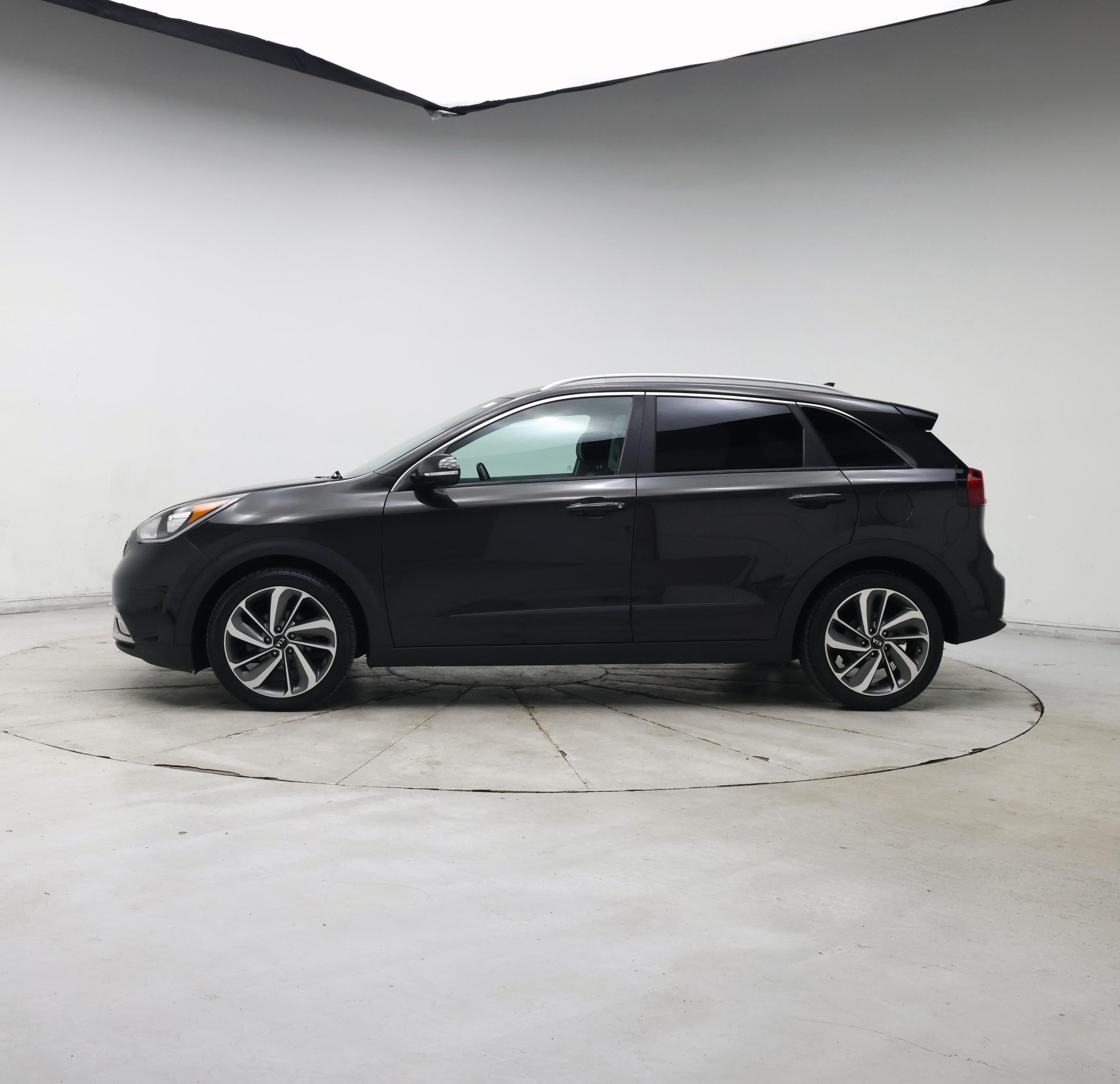 Thumbnail: 2017 Kia Niro - 3