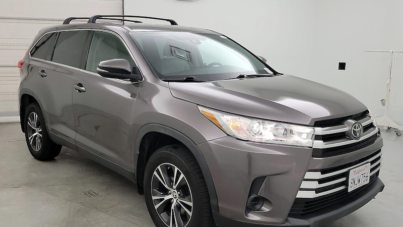 2019 Toyota Highlander LE Hero Image