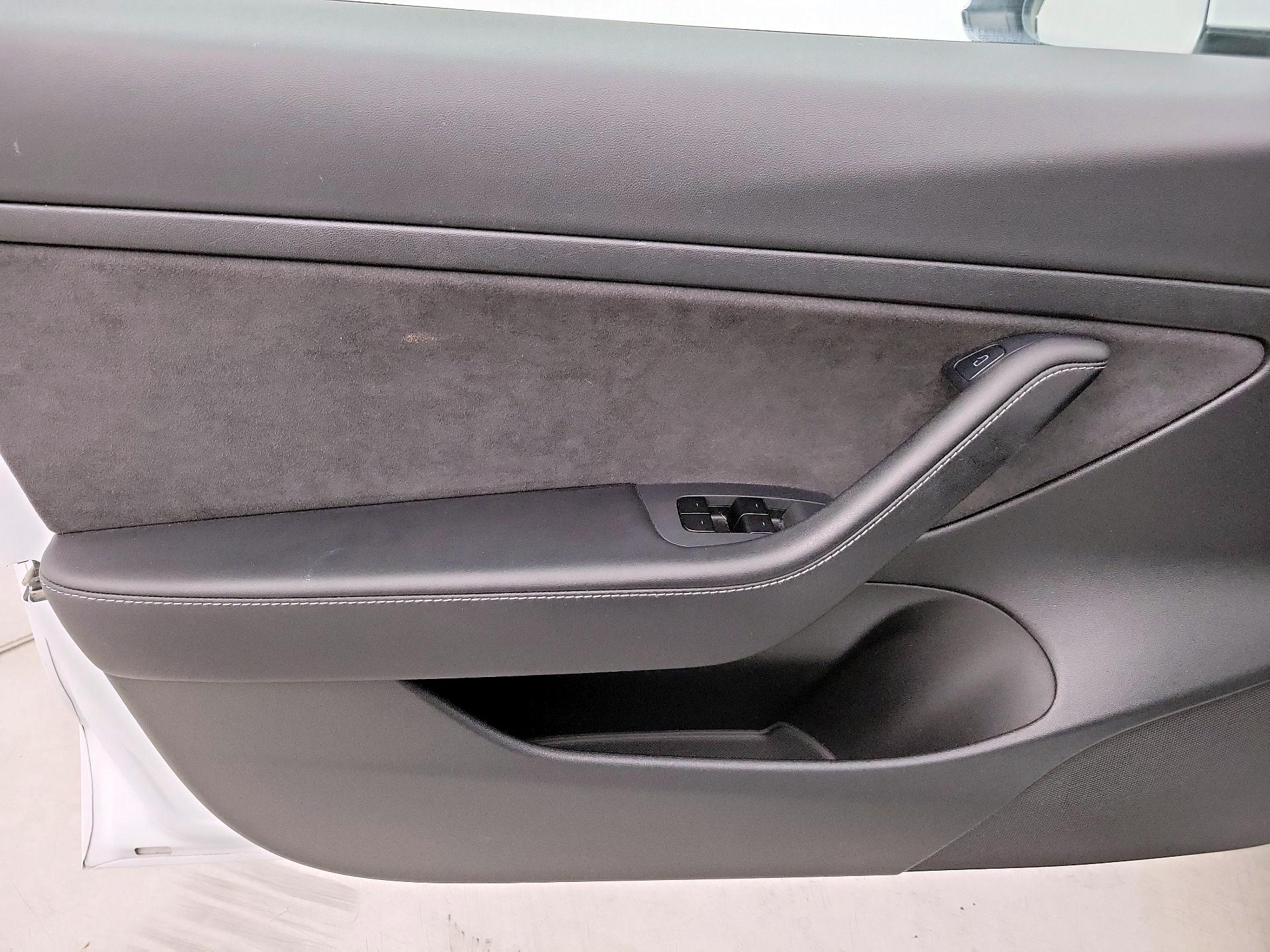 Thumbnail: 2021 Tesla Model 3 - 12