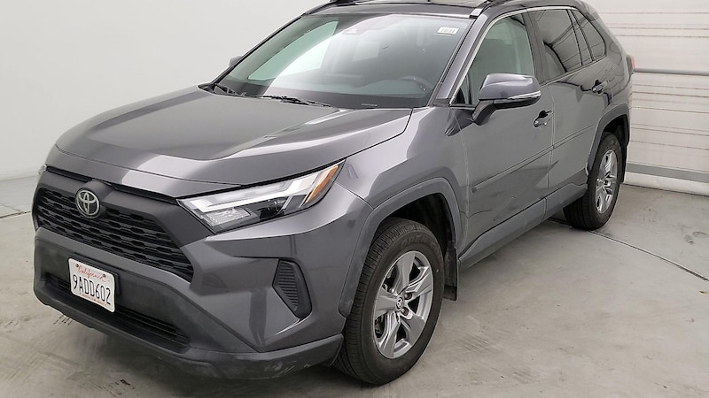 2022 Toyota RAV4 XLE 3