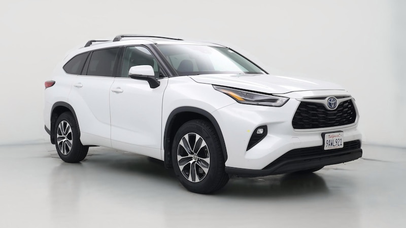 2022 Toyota Highlander XLE Hero Image