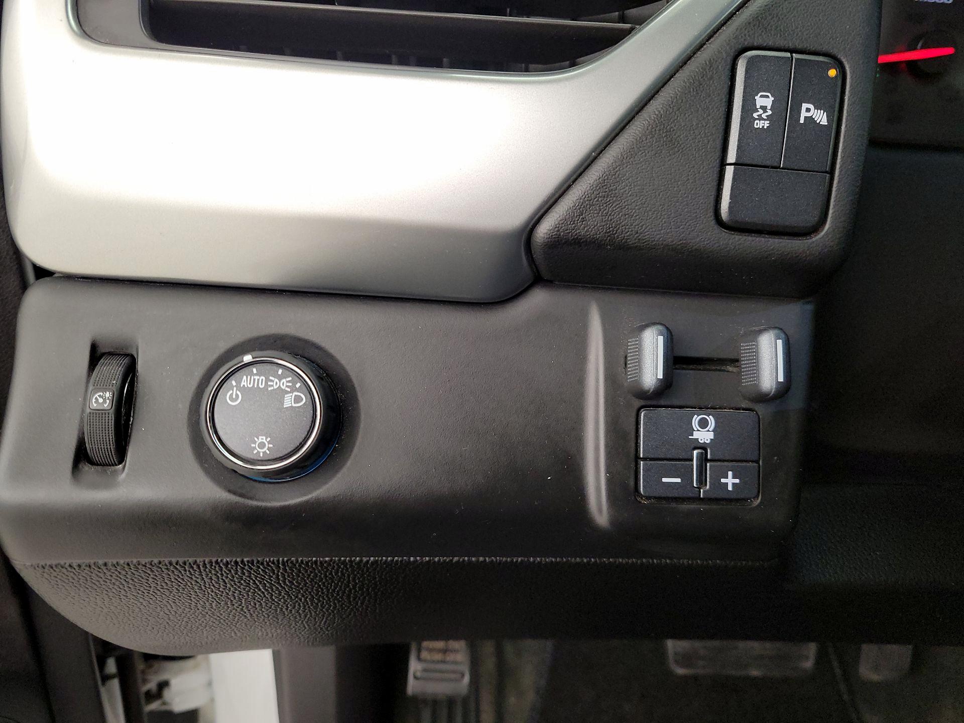 Thumbnail: 2015 Chevrolet Tahoe - 13