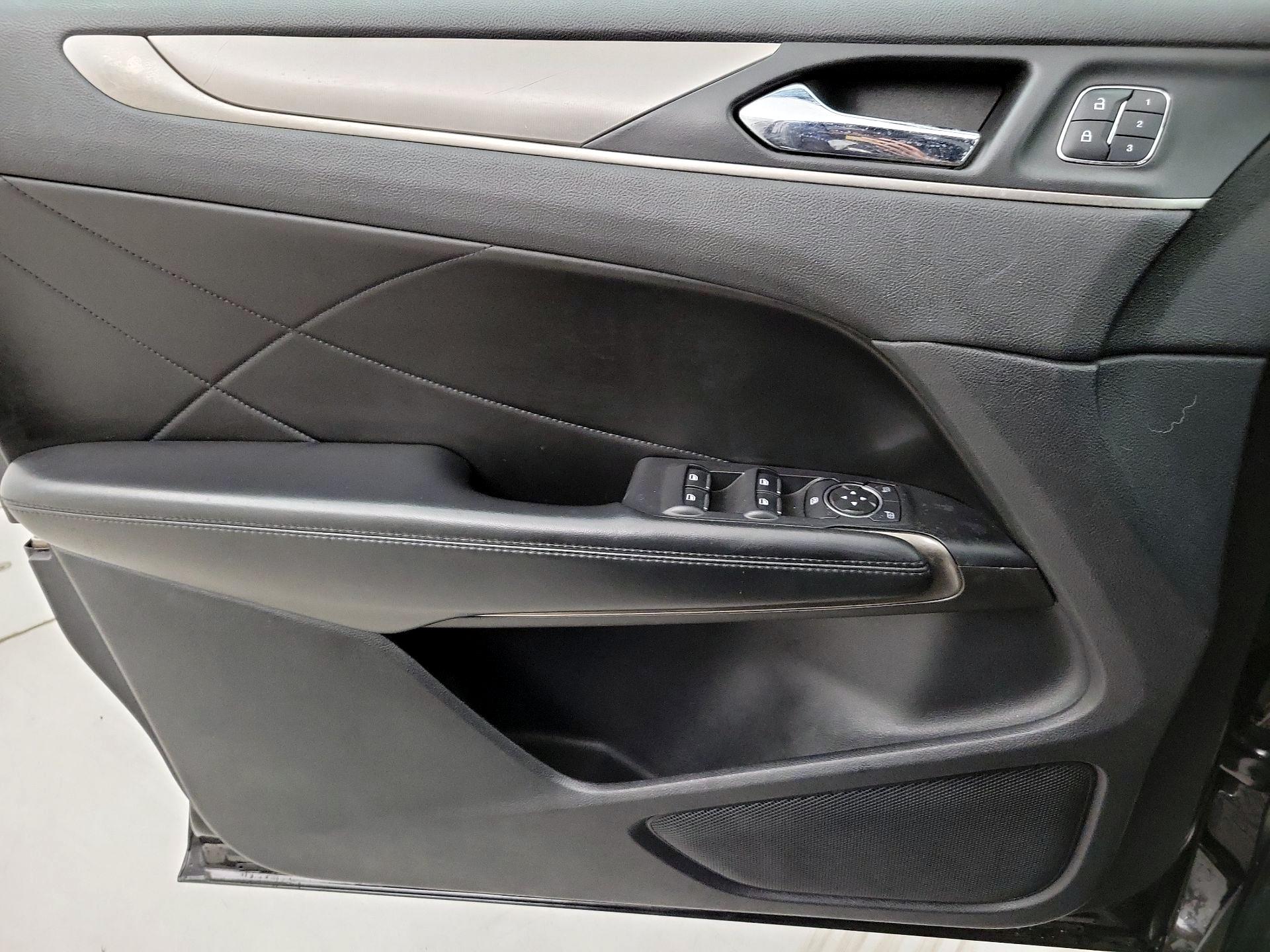 Thumbnail: 2016 Lincoln MKC - 12