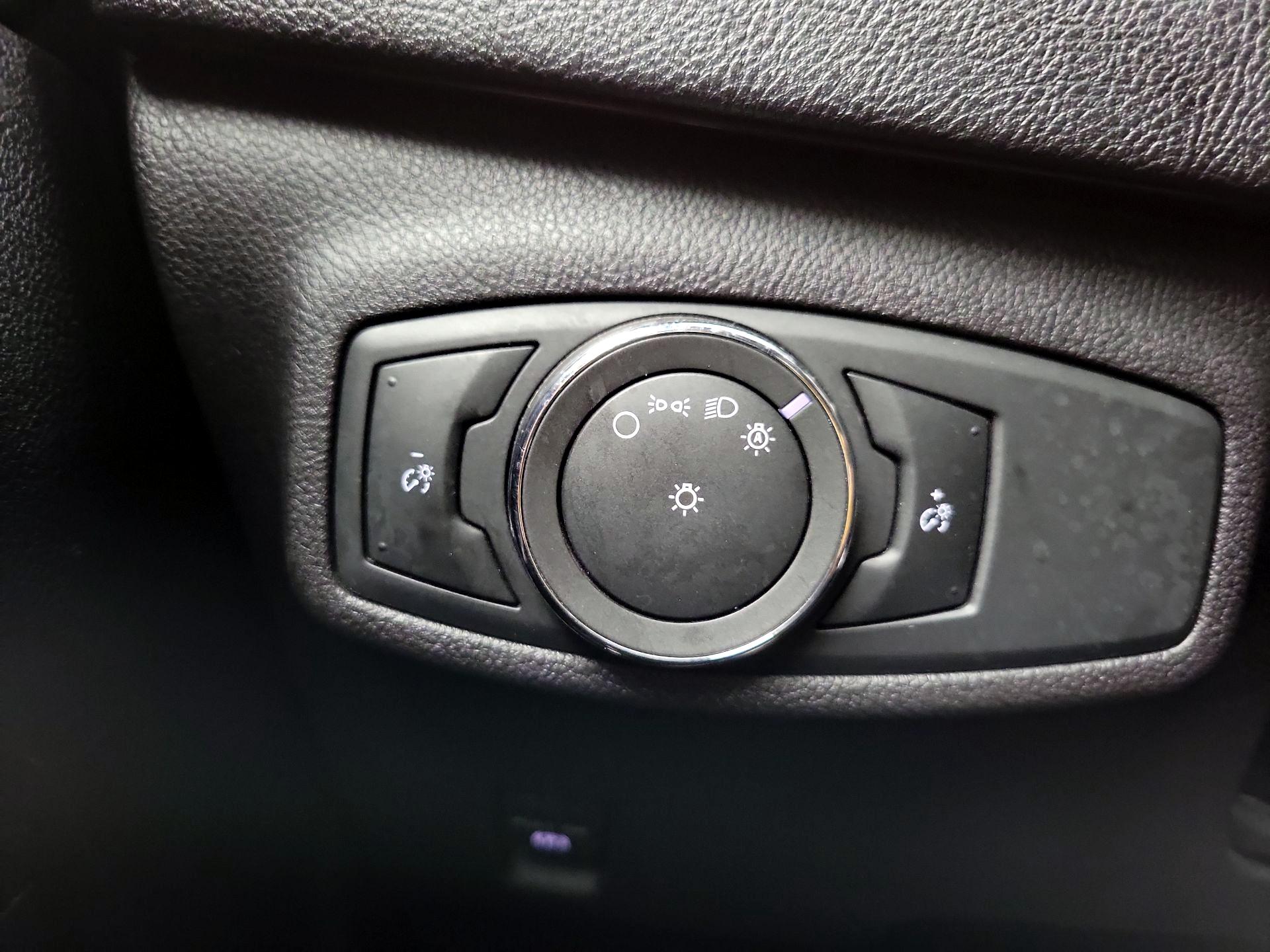 Thumbnail: 2016 Lincoln MKC - 13