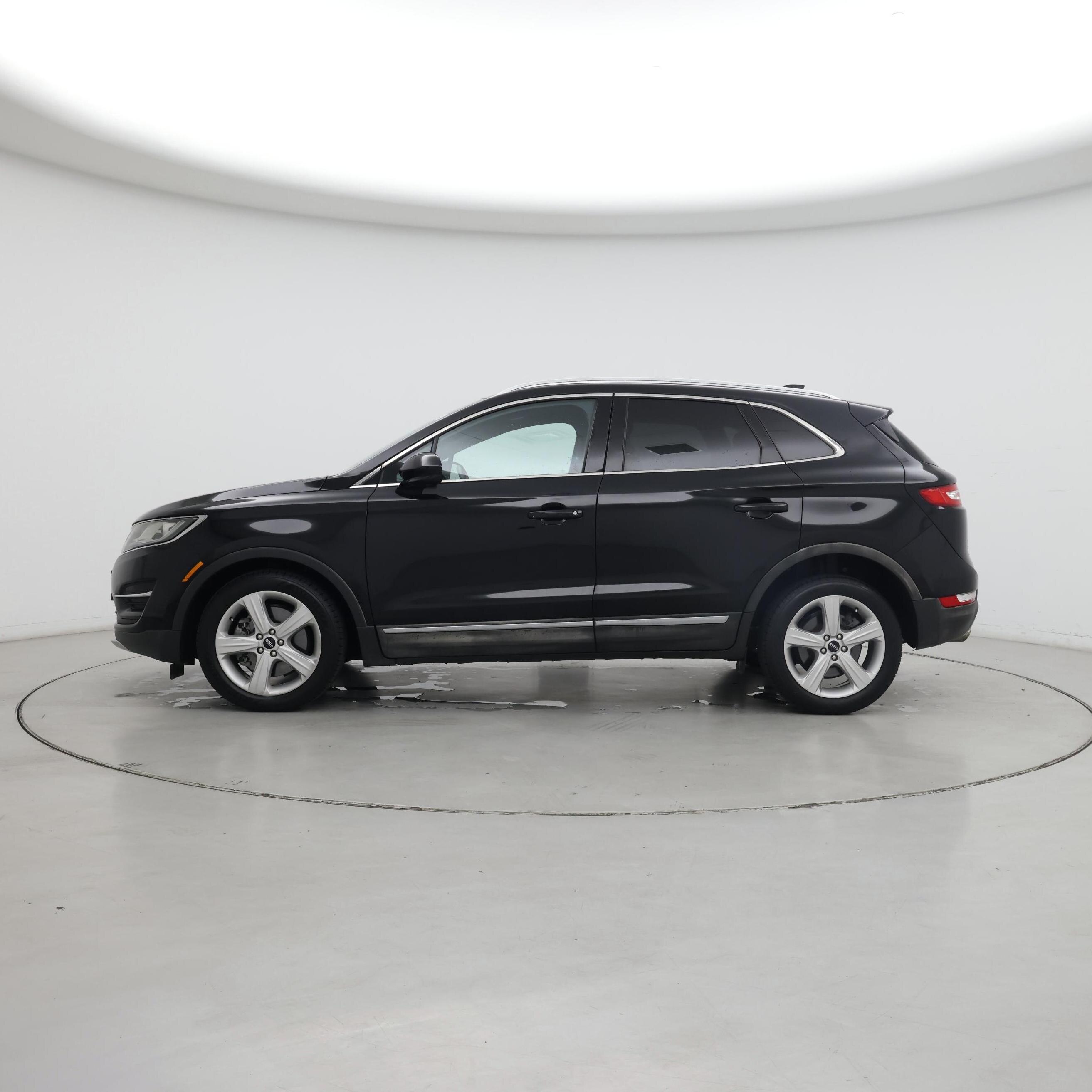 Thumbnail: 2016 Lincoln MKC - 3