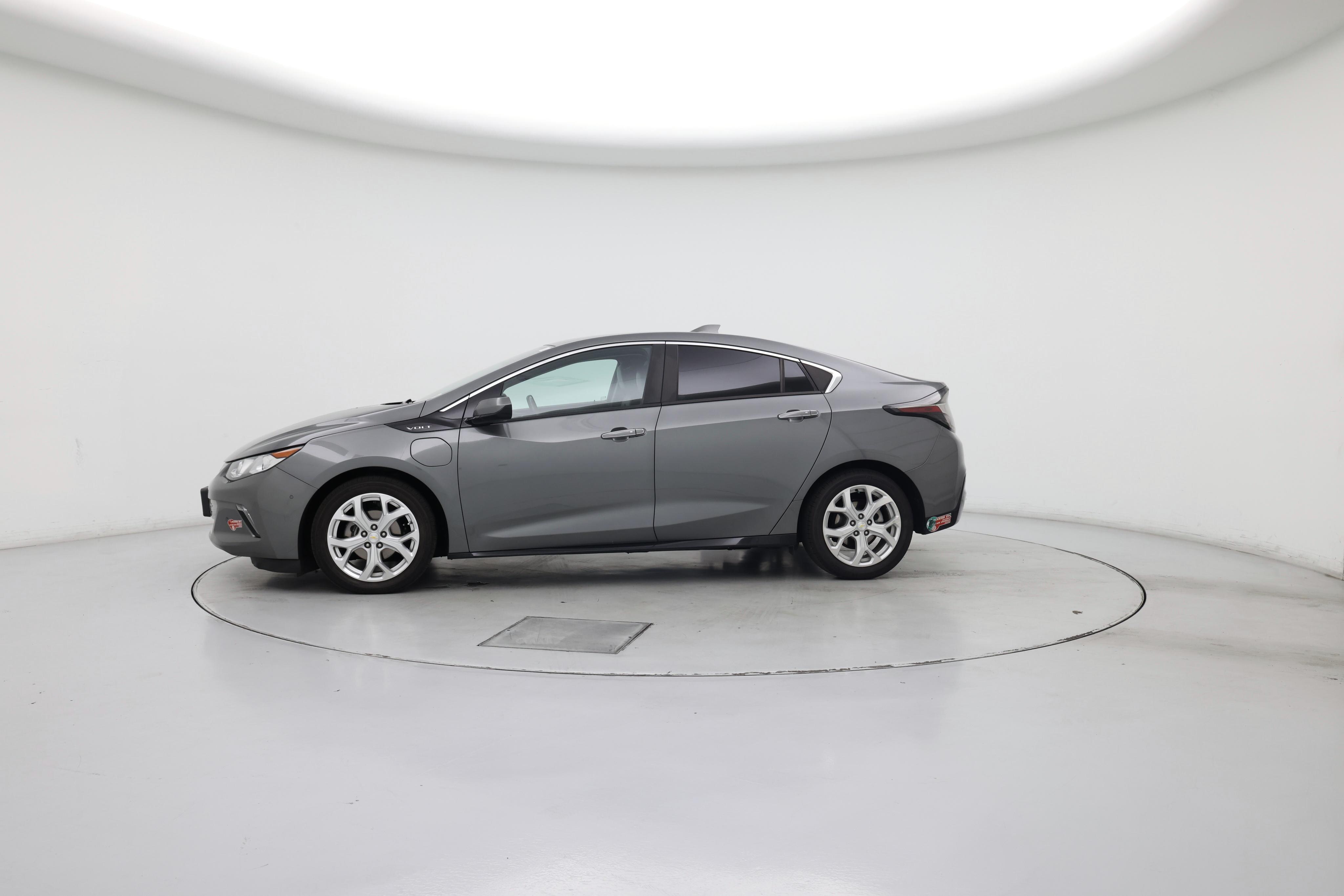 Thumbnail: 2017 Chevrolet Volt - 3