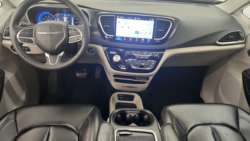 2023 Chrysler Pacifica Touring L 9