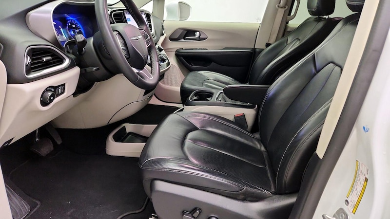 2022 Chrysler Pacifica Touring L 11