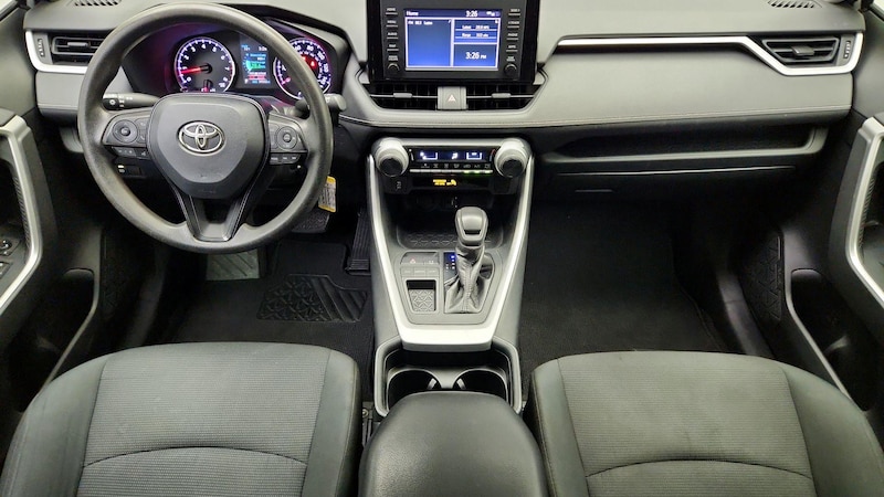 2019 Toyota RAV4 LE 9