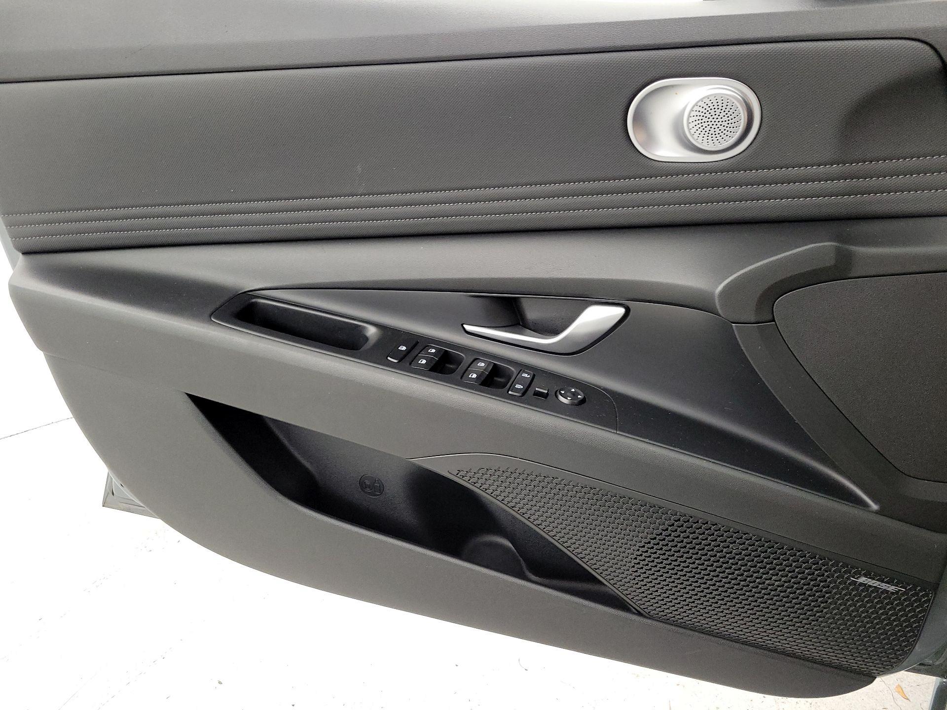 Thumbnail: 2022 Hyundai Elantra - 12