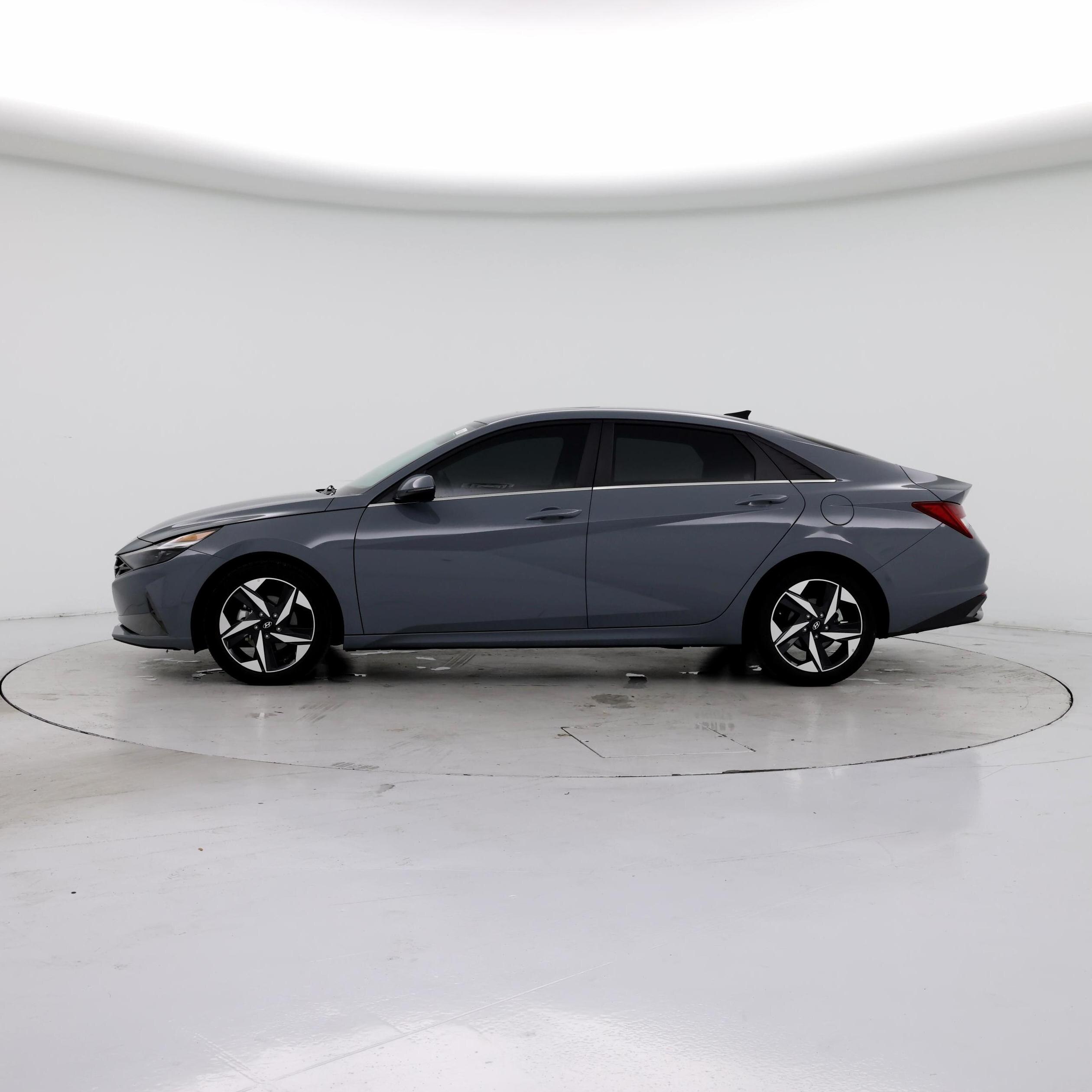 Thumbnail: 2022 Hyundai Elantra - 3