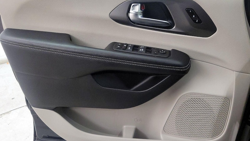 2022 Chrysler Pacifica Touring L 12