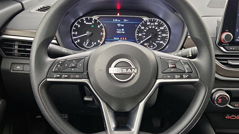 2024 Nissan Altima SV 10