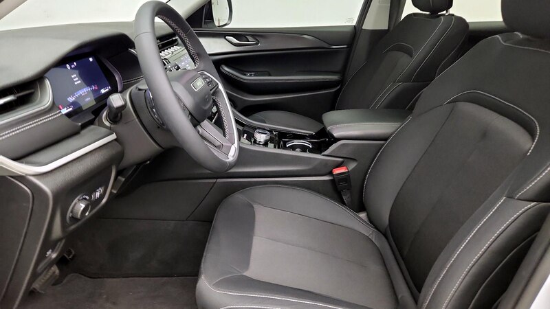 2023 Jeep Grand Cherokee Laredo 11