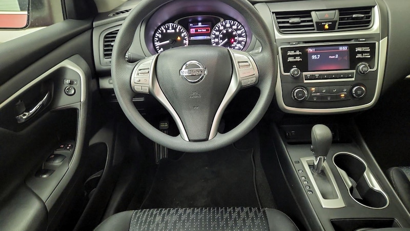 2016 Nissan Altima S 10