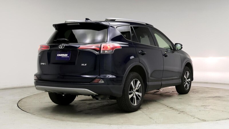 2018 Toyota RAV4 XLE 8