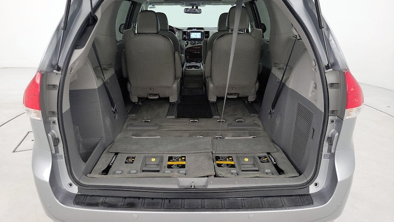 2014 Toyota Sienna Limited 24