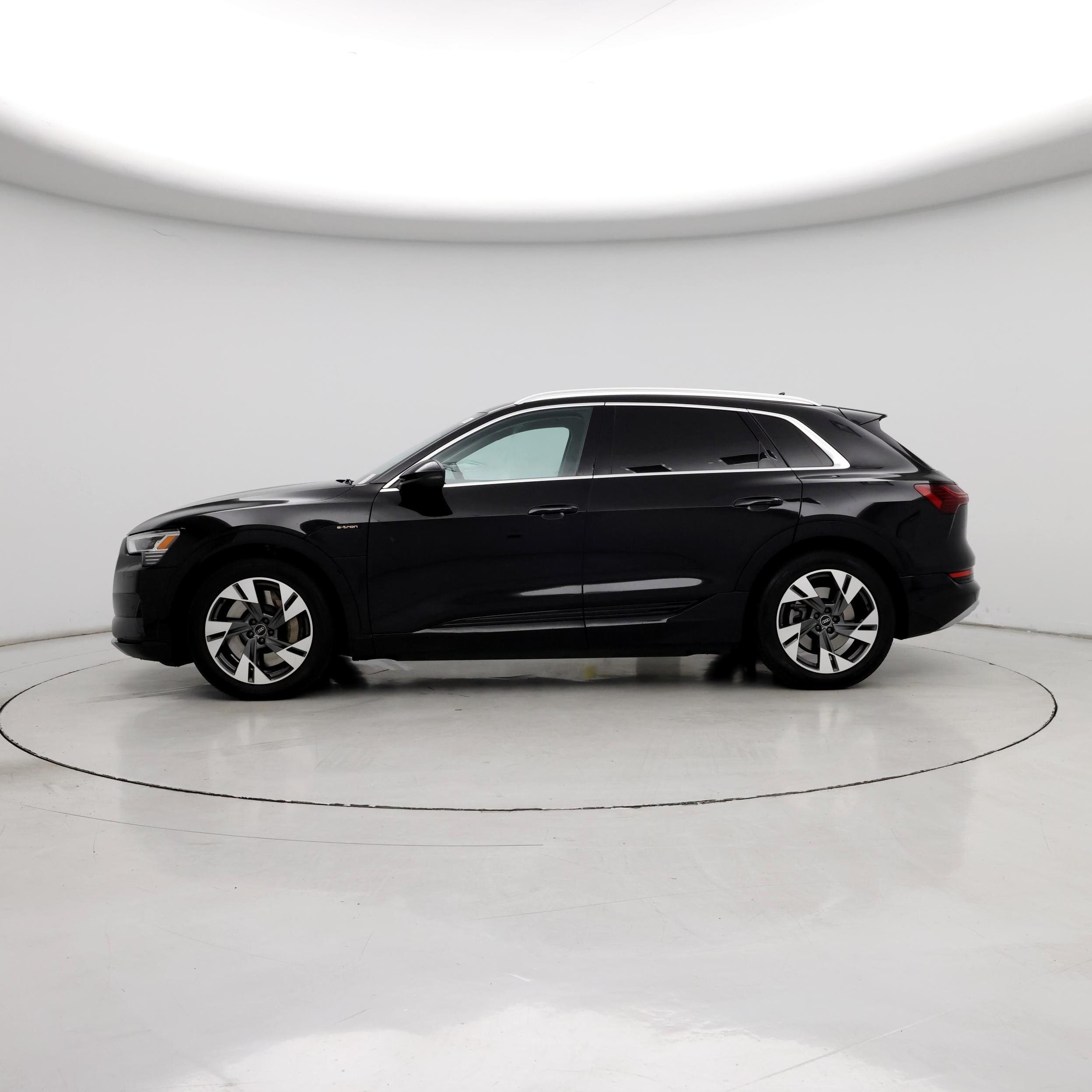 Thumbnail: 2021 Audi e-tron - 3