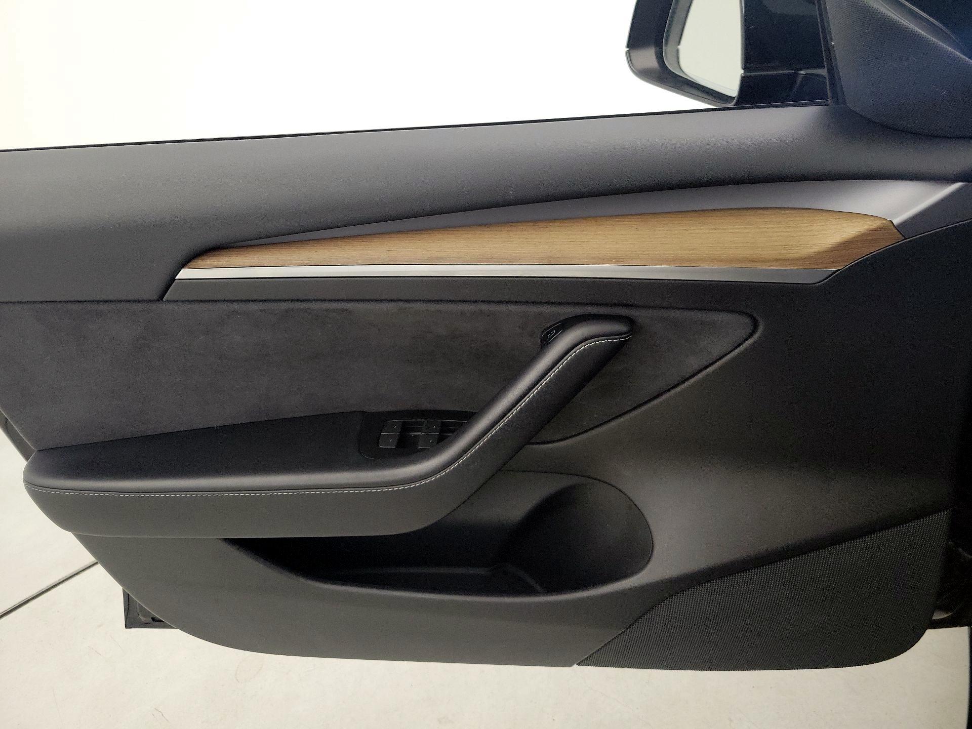 Thumbnail: 2021 Tesla Model 3 - 12