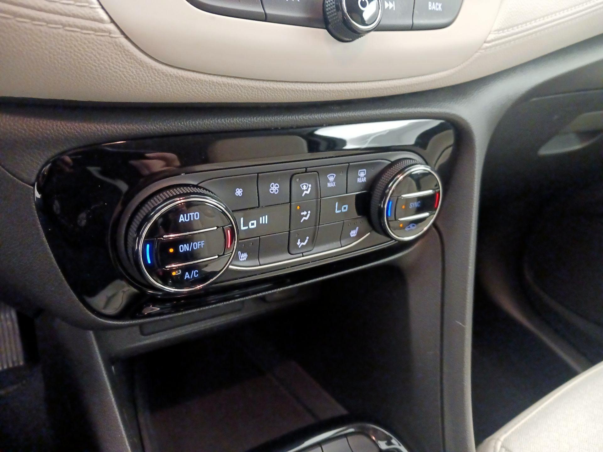Thumbnail: 2021 Buick Encore GX - 16