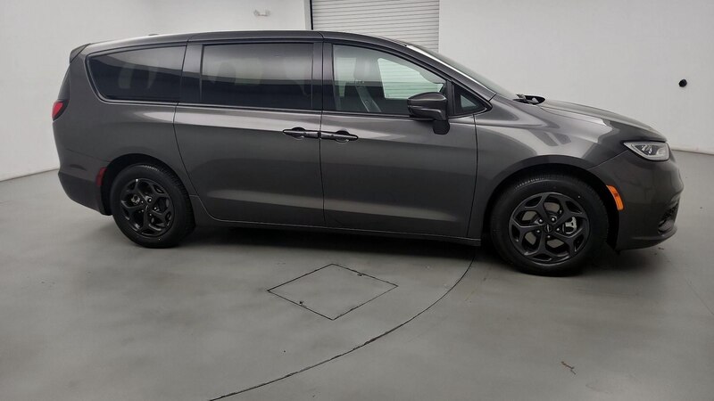 2022 Chrysler Pacifica Hybrid Touring L 4