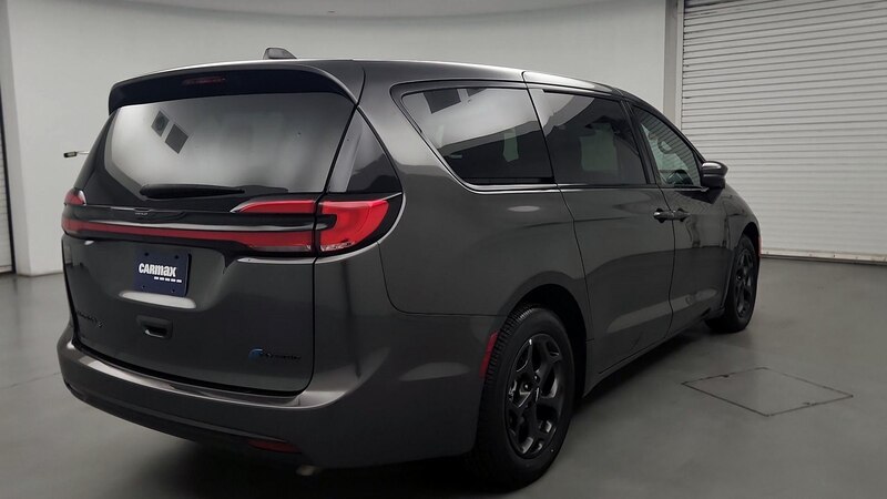 2022 Chrysler Pacifica Hybrid Touring L 5