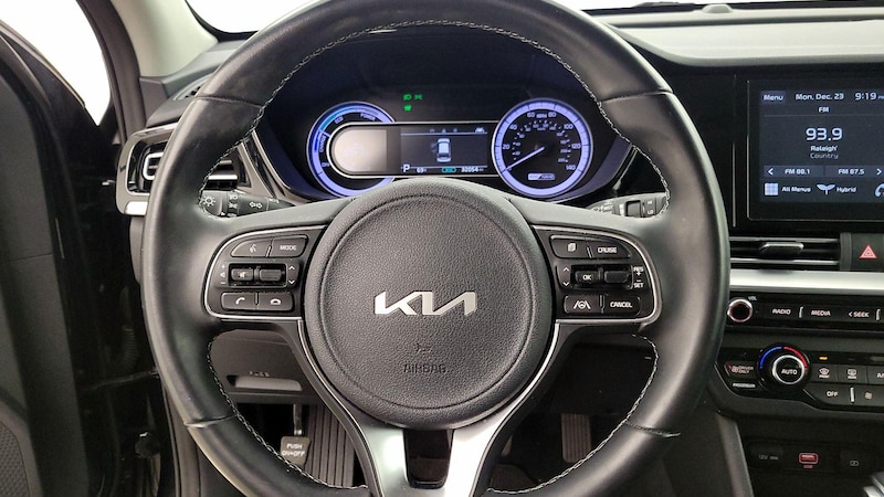 2022 Kia Niro LXS 10