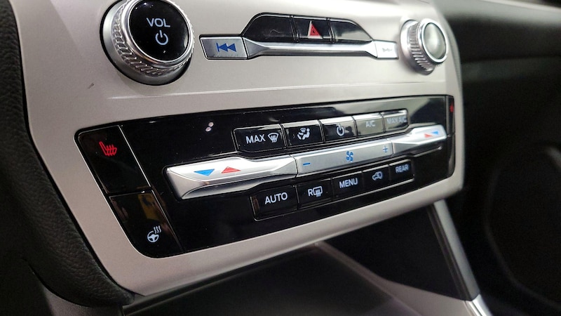 2023 Ford Explorer XLT 16