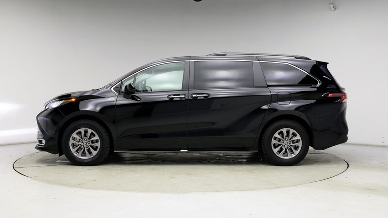 2023 Toyota Sienna XLE 3