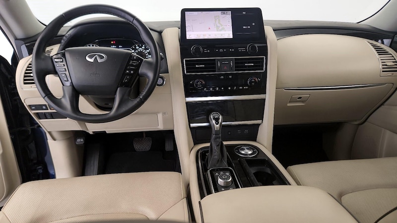 2022 INFINITI QX80 Luxe 8