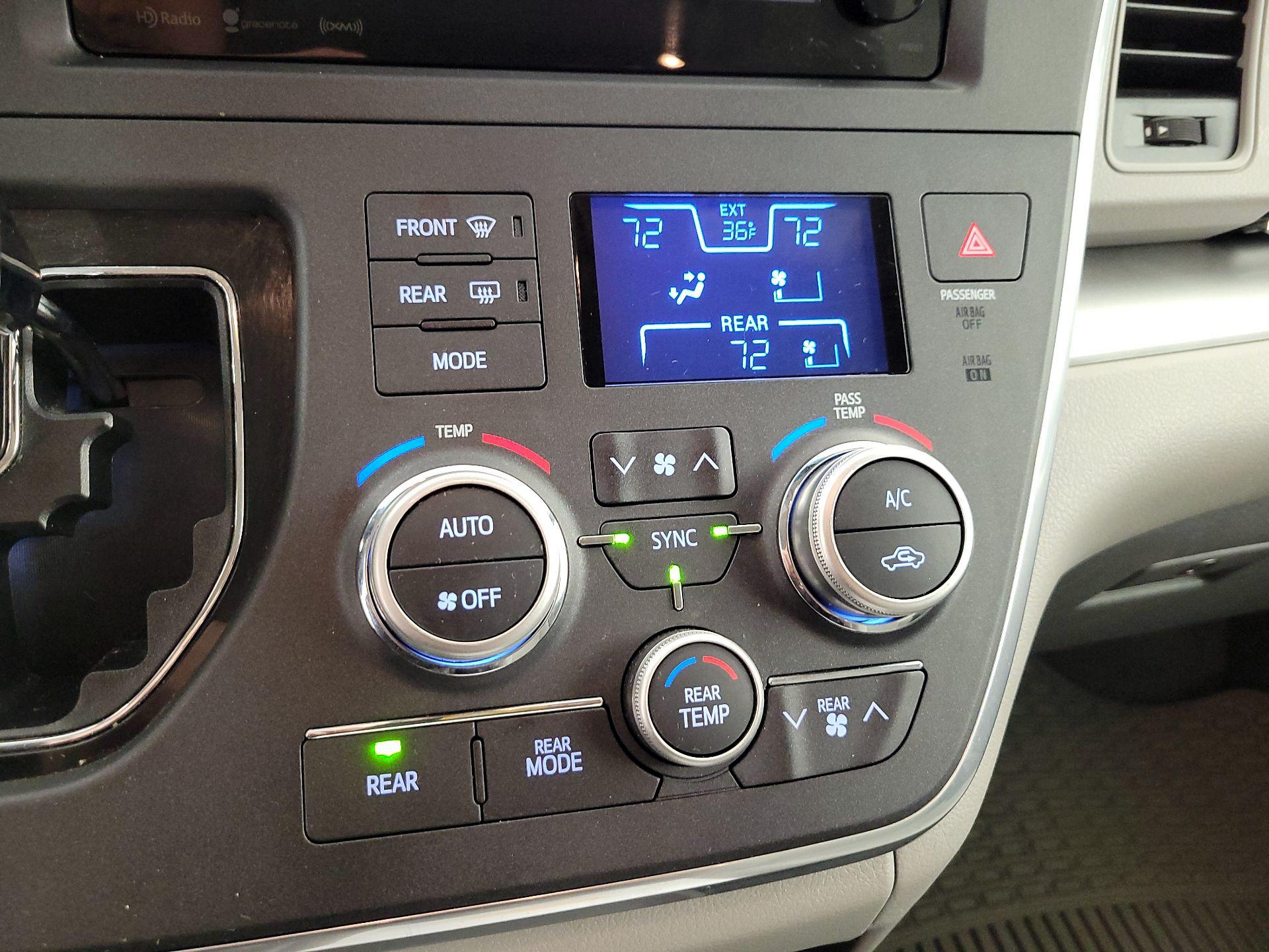 Thumbnail: 2017 Toyota Sienna - 16