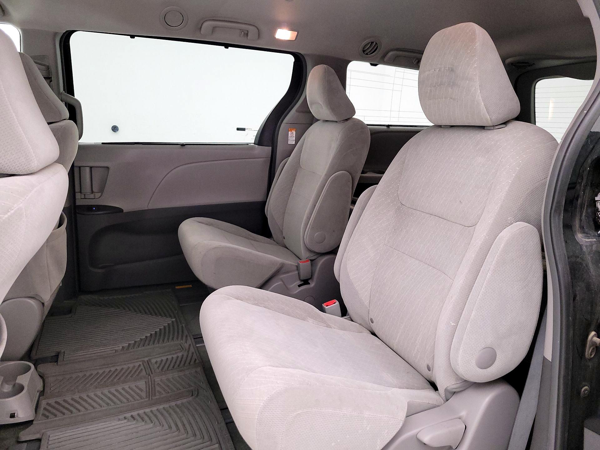 Thumbnail: 2017 Toyota Sienna - 19