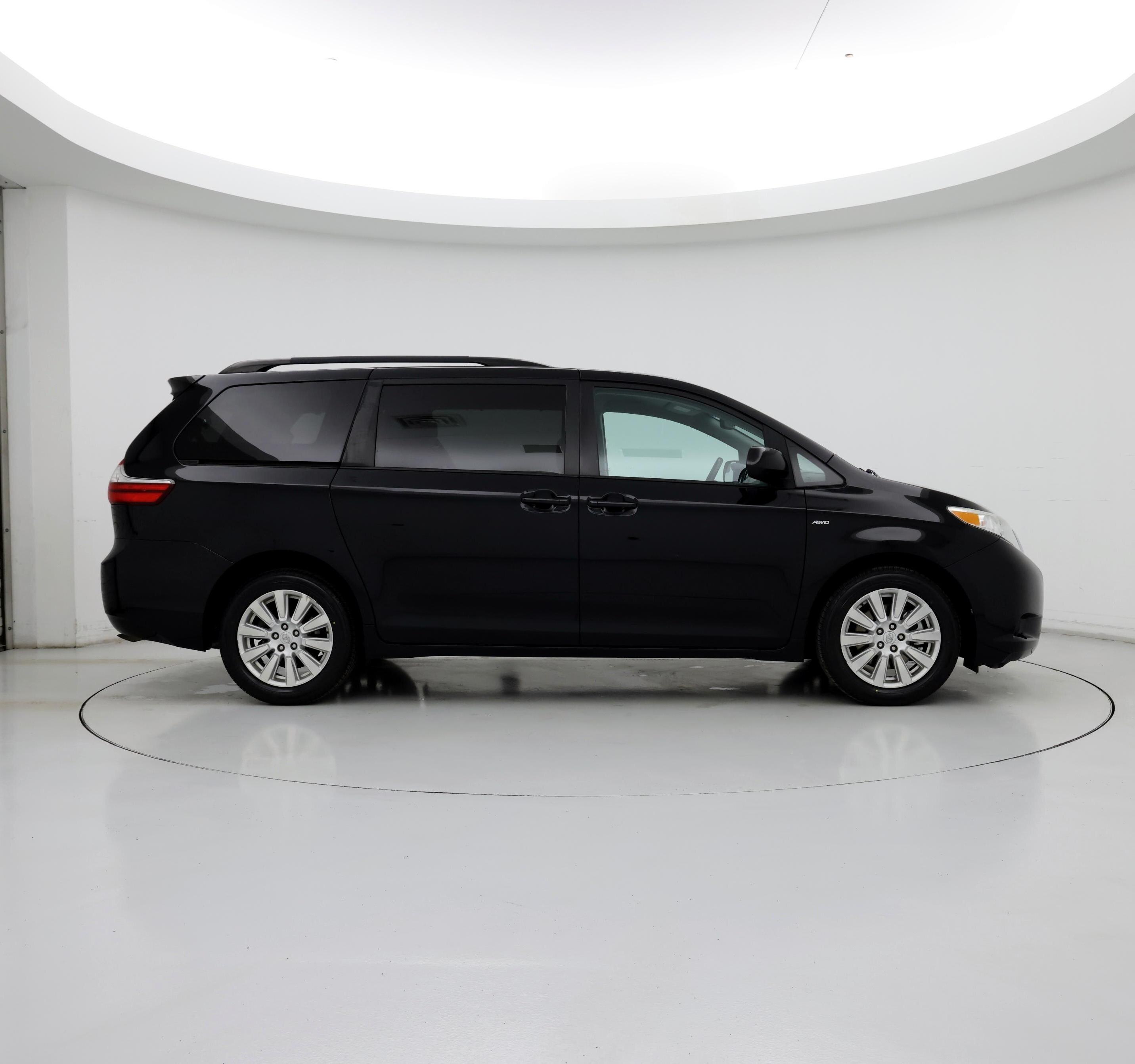 Thumbnail: 2017 Toyota Sienna - 7