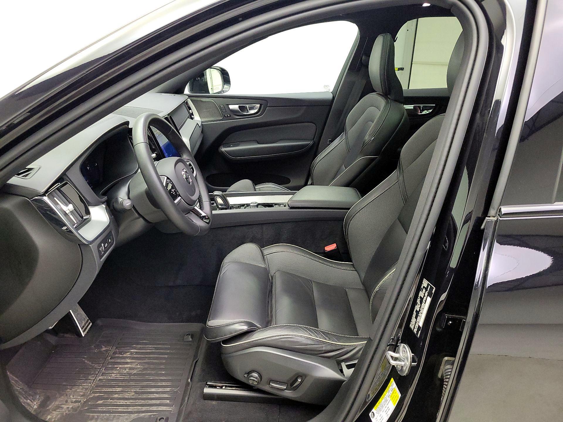 Thumbnail: 2022 Volvo XC60 - 11