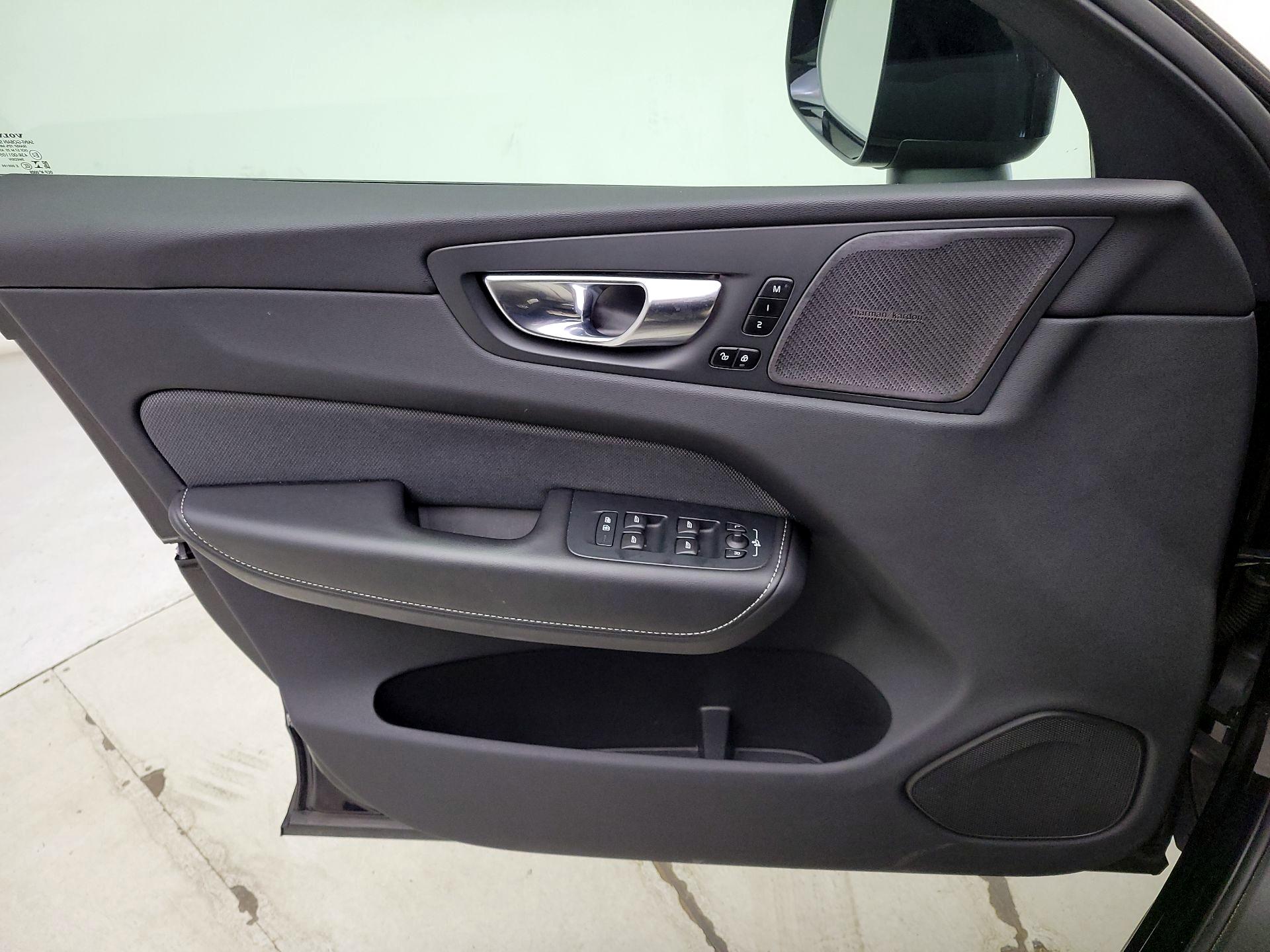 Thumbnail: 2022 Volvo XC60 - 12