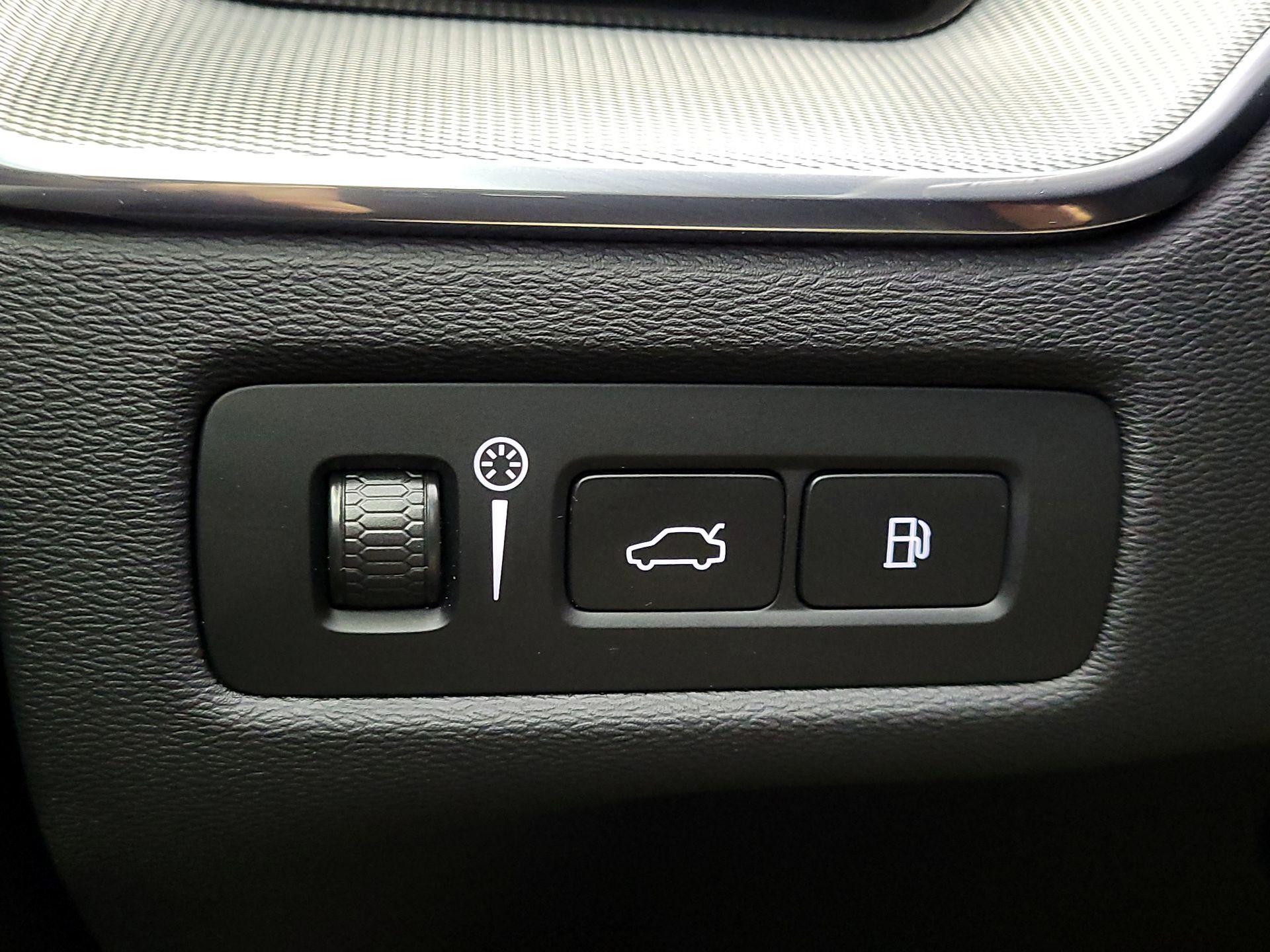 Thumbnail: 2022 Volvo XC60 - 13